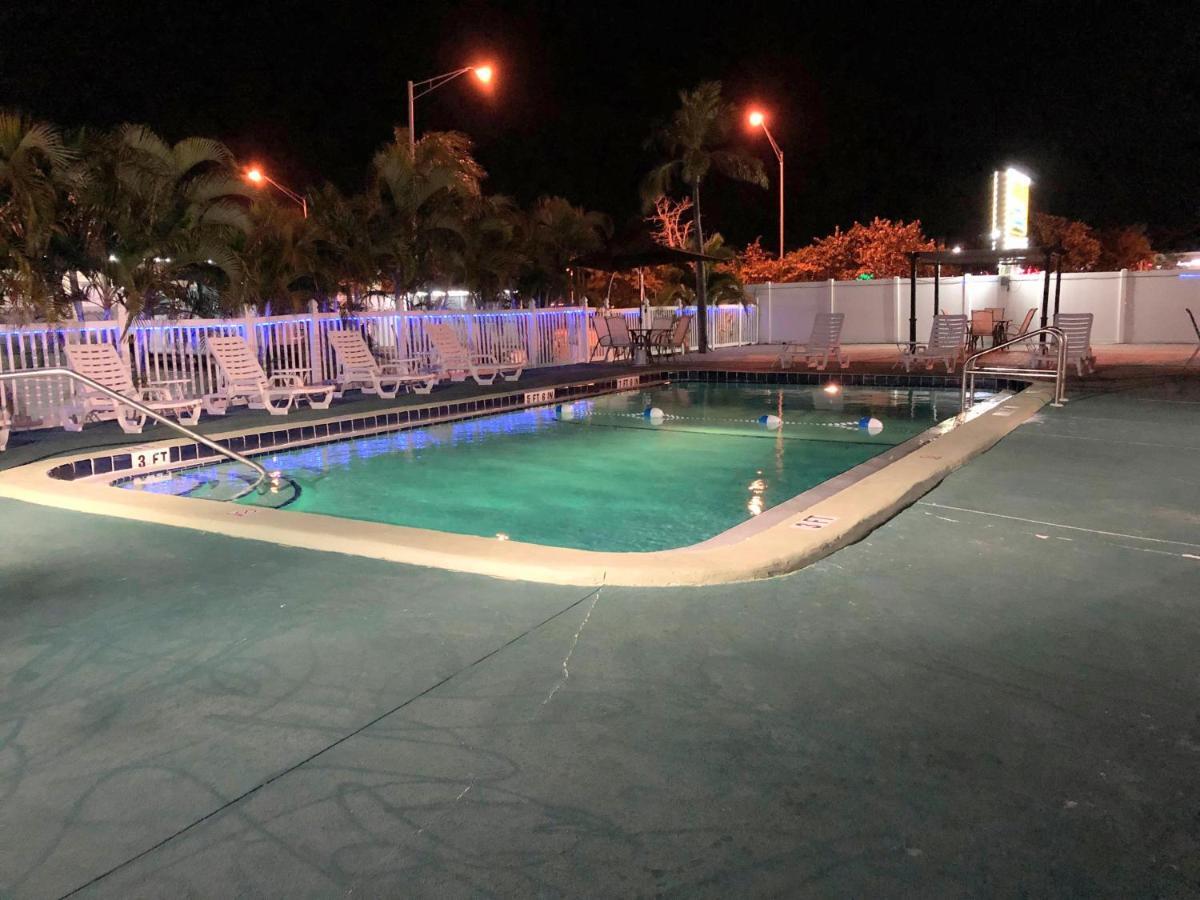 Sunshine Inn & Suites Venice, Florida Venice Gardens ภายนอก รูปภาพ