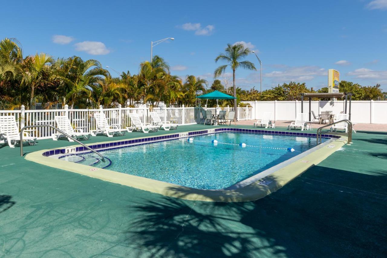 Sunshine Inn & Suites Venice, Florida Venice Gardens ภายนอก รูปภาพ